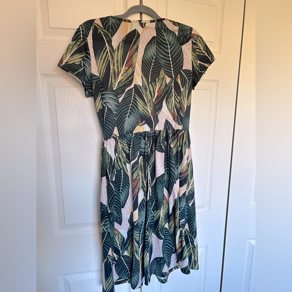 Women’s Tropical Dress - NWOT - Picture 3 of 3
